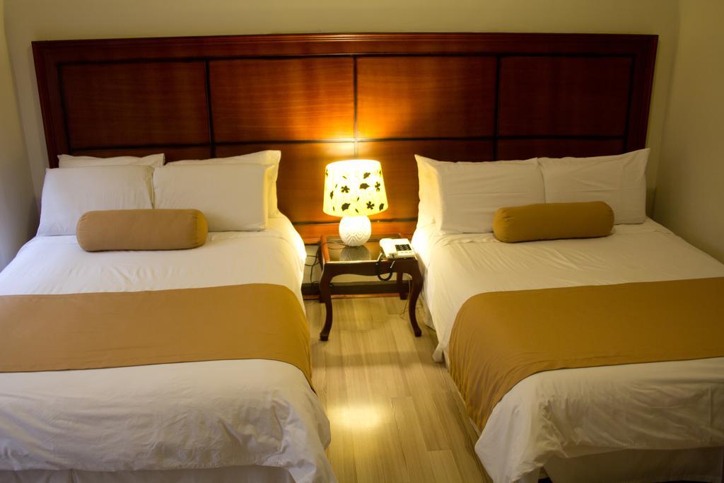 Hotel Cuenca Buitenkant foto